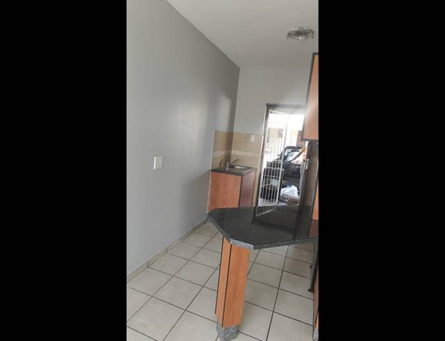 2 BEDROOM PROPERTY TO RENT IN VELD EN VLEI